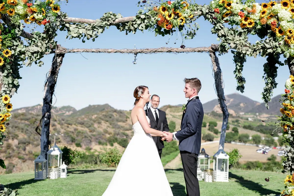 Leslie Weds - Wedding Officiant - cover photo