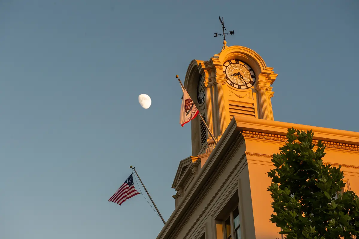 Hotel E - cover photo