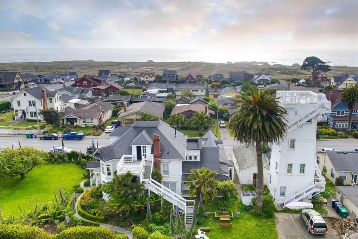 The Weller House - cover photo